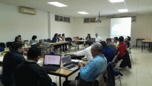 El curso se desarrolló en la sala de seminarios de la ENS Chiapas, propiciando un espacio de análisis, diálogo y actualización profesional.